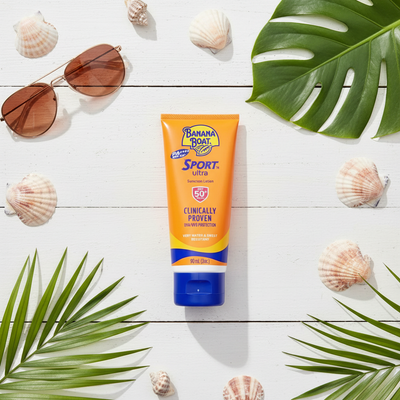 Banana Boat Sport Ultra SPF 50+ - Flat lay plage